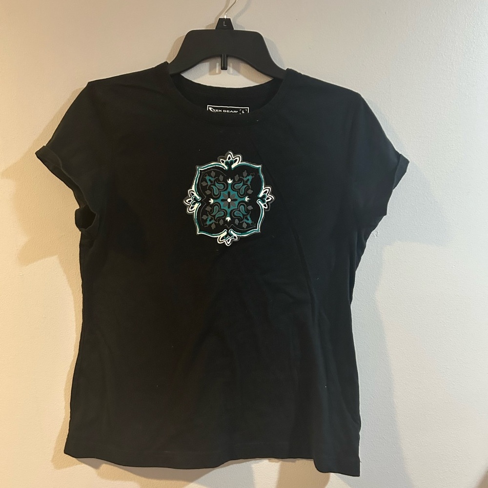 Tek gear size large workout shirt in black with design on front short sleeve